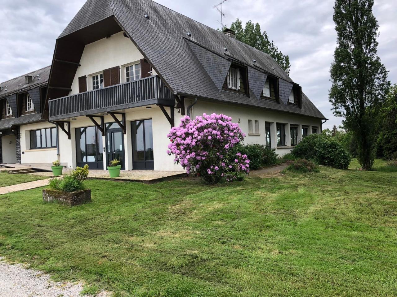 Hotel La Cle Des Champs Le Teilleul Exterior foto